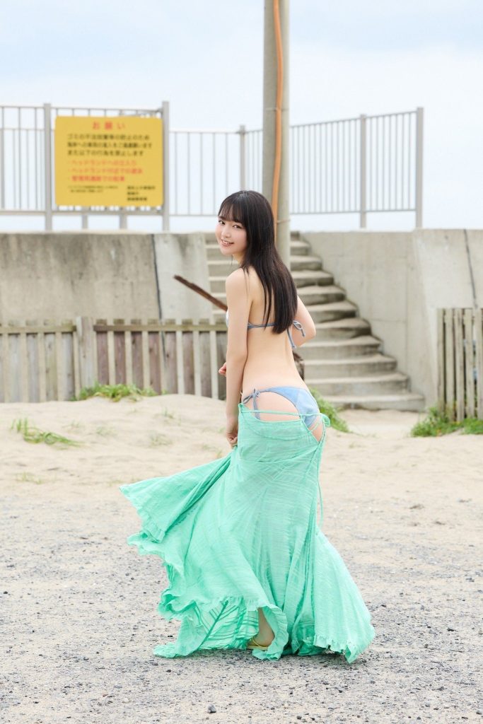 濡れ濡れ水着のお尻画像008