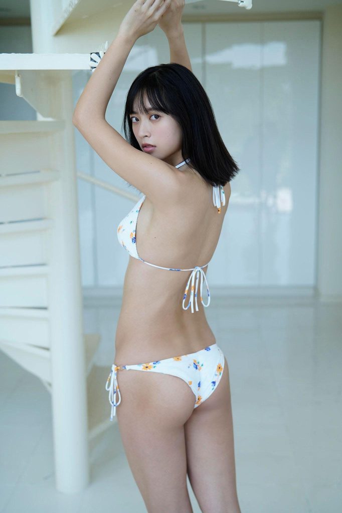 濡れ濡れ水着のお尻画像007