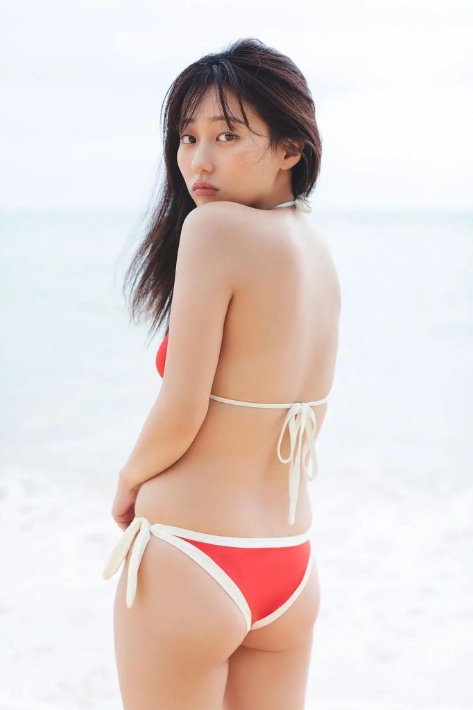 濡れ濡れ水着のお尻画像014